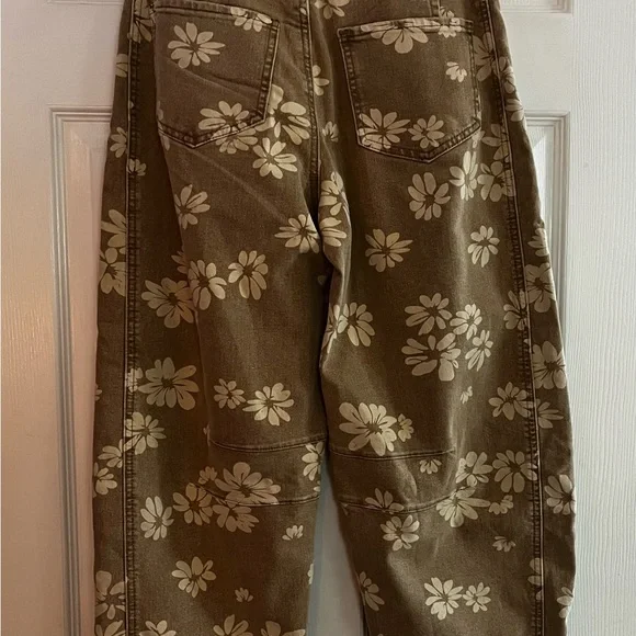 Loving/women’s NWT Floral High Rise Barrel Denim Jeans - Tan Size S - Picture 9 of 13